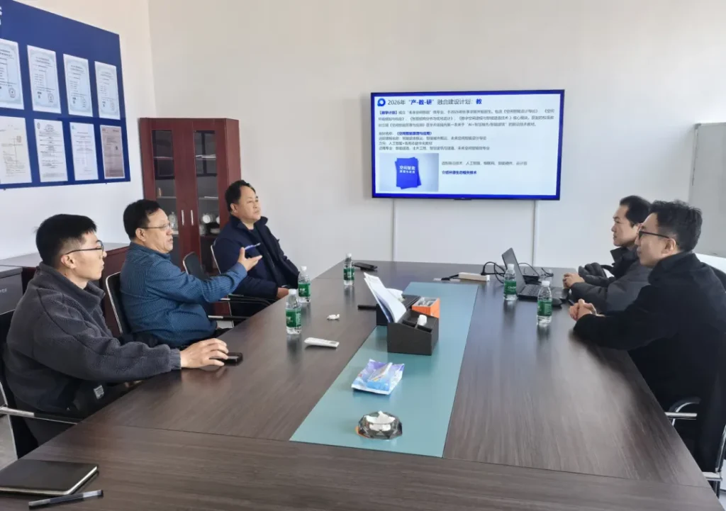 空间智能研究院赴青岛双朋物流装备有限公司调研 共探“智慧建筑集成实验舱”合作新路径
